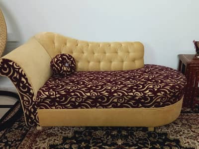 Luxury Diwan / Chaise Lounge Sofa in 10/10 Condition