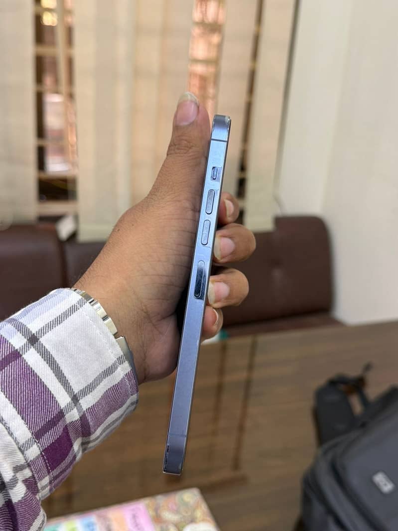 Apple iPhone 13 Pro Max 4