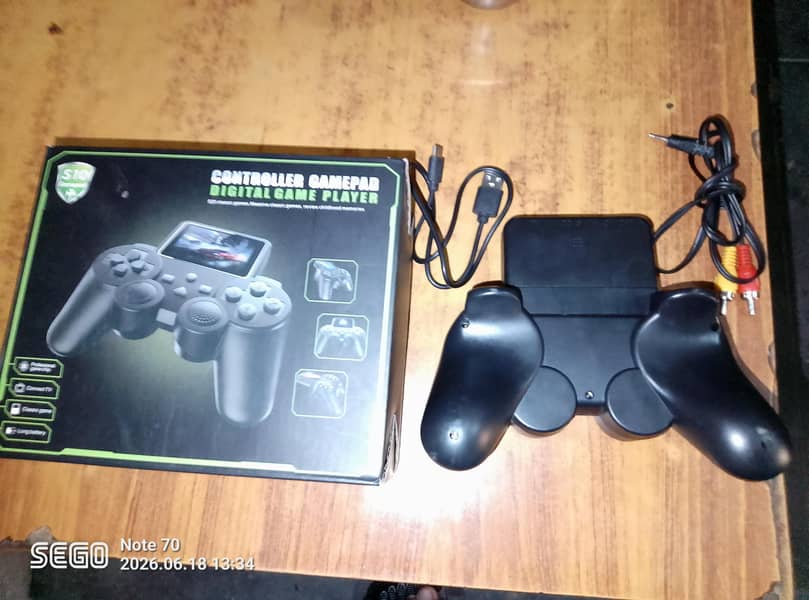 gaming controller with display 2