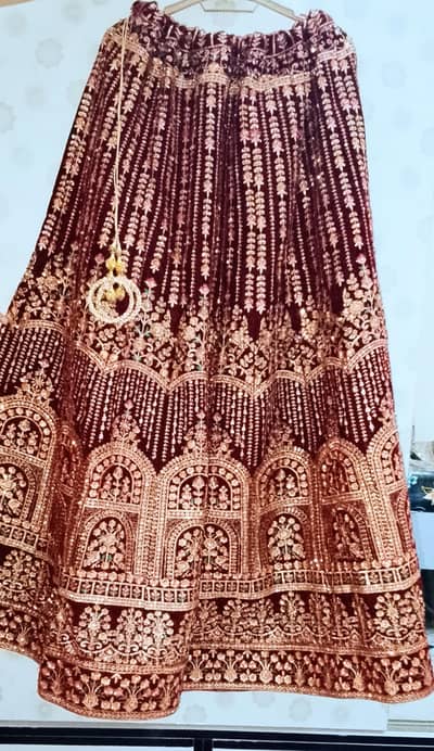 Bridal Barat Lehnga for sale bs ek dfa phena gaya he