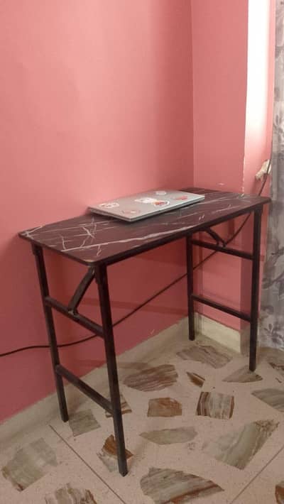 FOLDING TABLE FROM DUBAI