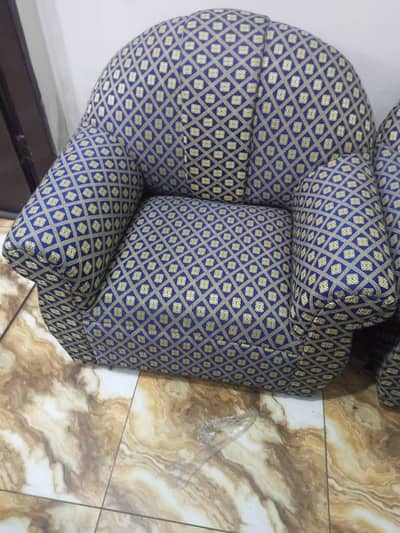 wood single sofa bilkul new condition ha