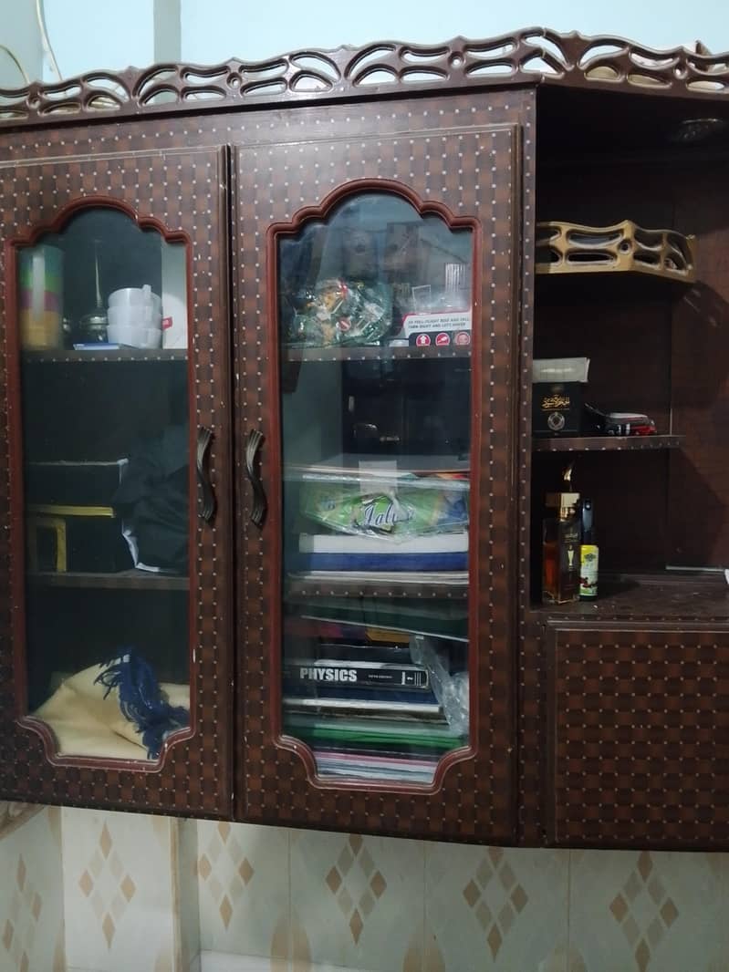 Fixed wall showcase 1