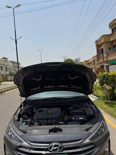 Hyundai Elantra 2022
