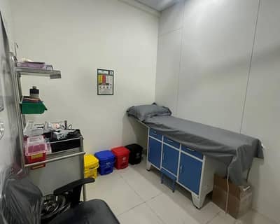 need female assistant for my clinic