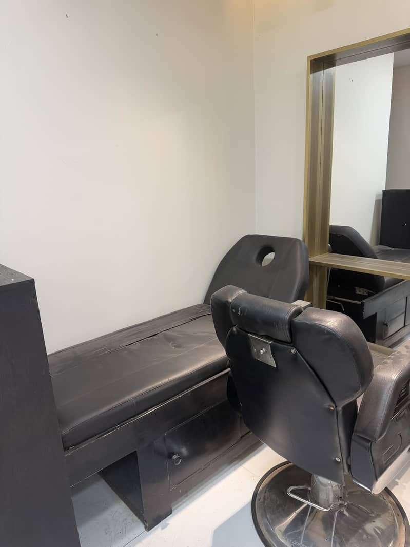 Saloon 1