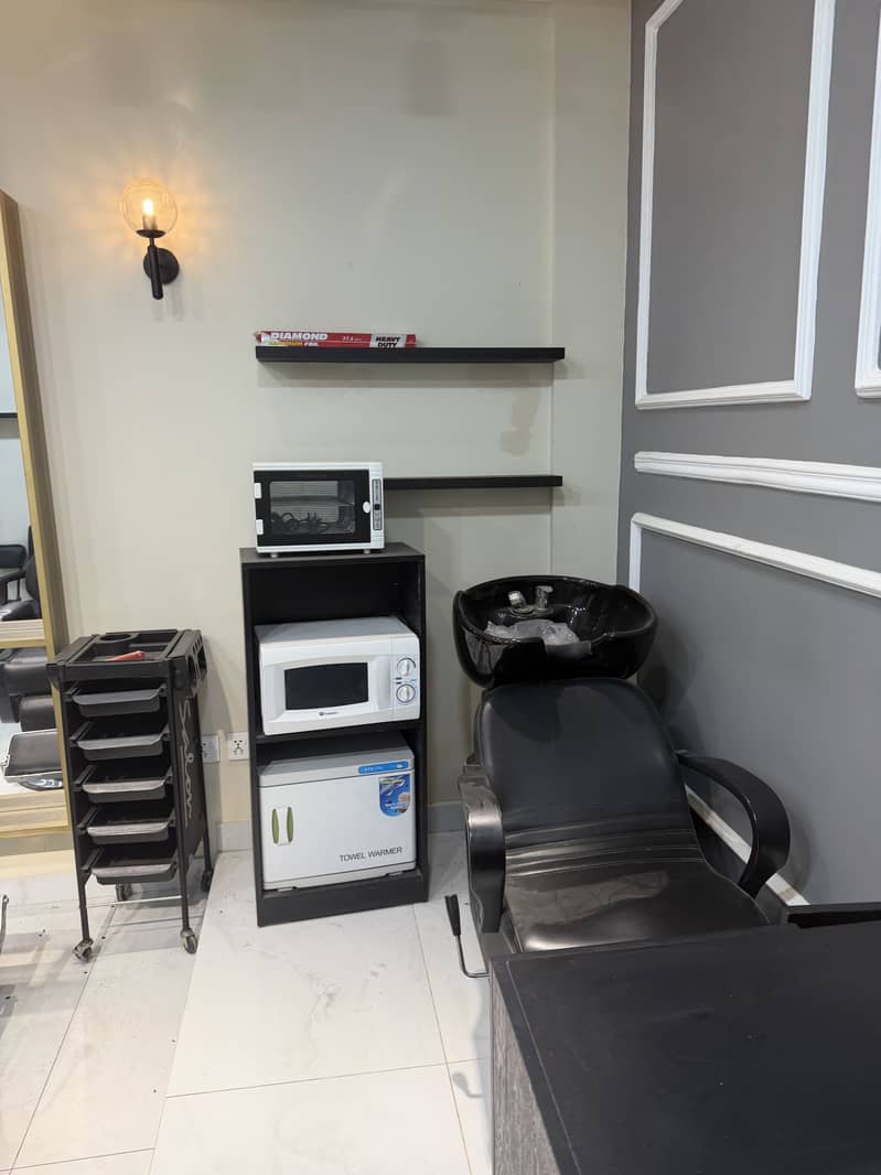 Saloon 2