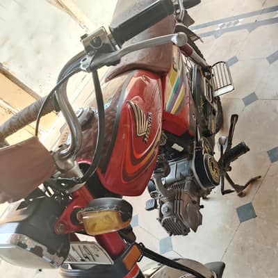bike ka Kisi kism ka Kam Nahin hone wala acchi condition mein bike hai
