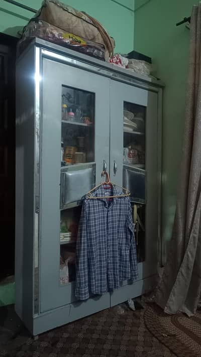 2 doors divider
