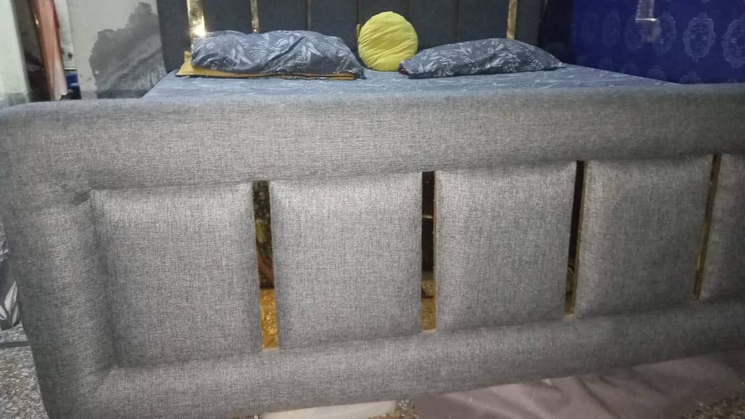 Bed with sides table 2