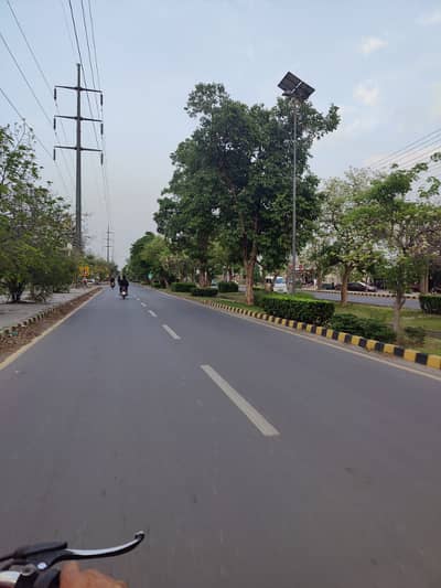 Hot Location 1 Kanal Semi Commercial On 150 Feet Main Boulevard