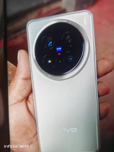 Vivo x200 Pro mint condition 3 month warranty
