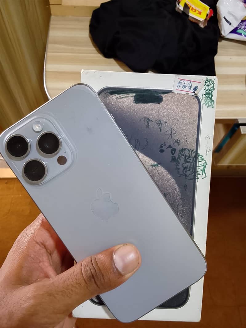 Iphone 15 pro max 4