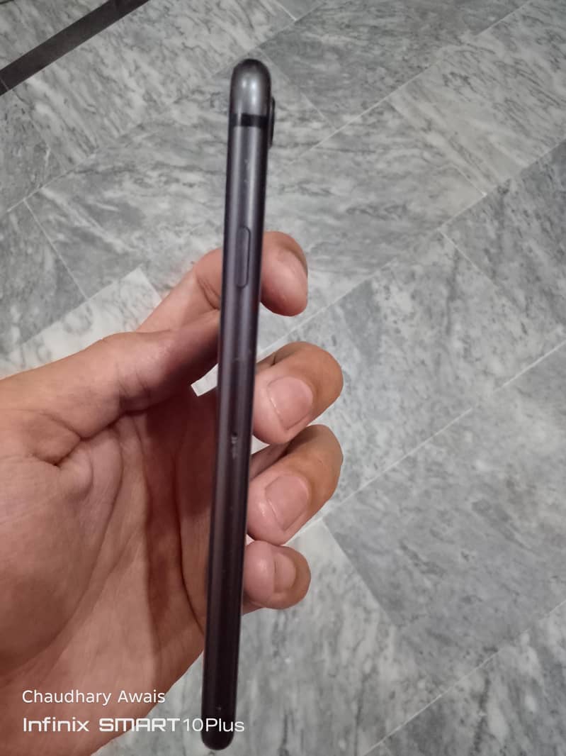 Apple iPhone 8 3