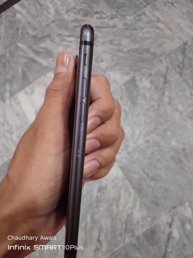 Apple iPhone 8 5