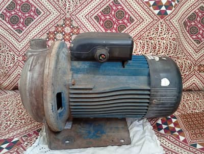 Lowarawater pump, often used for domestic or industrial water supply