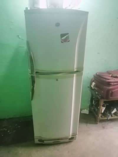 fridge good condition 10/10 urgent sale