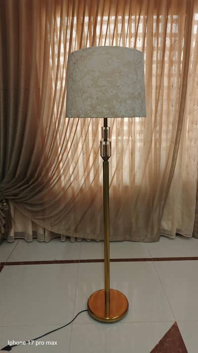 FLOOR LAMP
