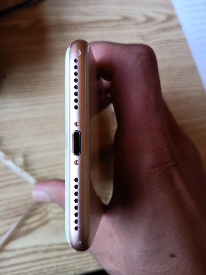 Apple iPhone 8 Plus 4