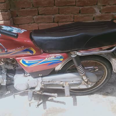 United bike ha full saf halat bht km use hoi ha engine bilkul ok ha