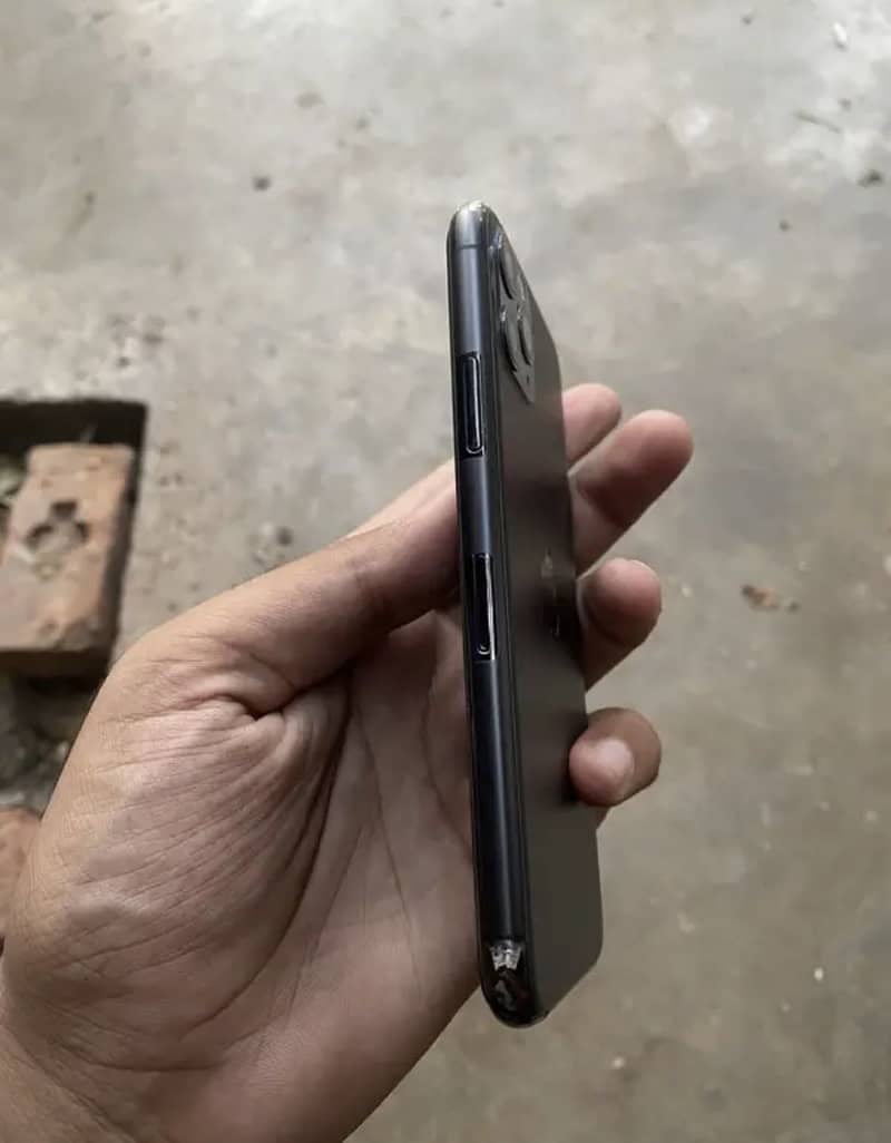 Apple iPhone 11 Pro 3