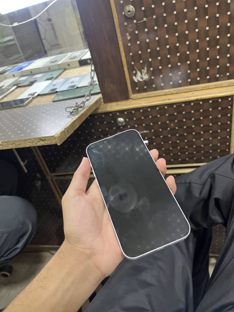Apple iPhone 14 plus 3
