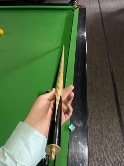 BEST SNOOKER STICK AVAILABLE URGENT FOR SALE WITH CHOCK