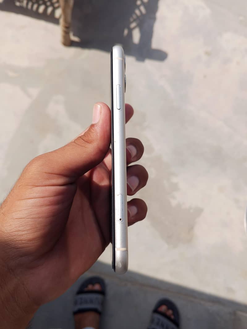 Apple iPhone 11 3