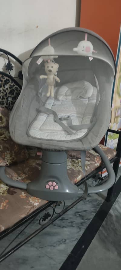 it is a baby electric cot it's company name is mastella we used this 4