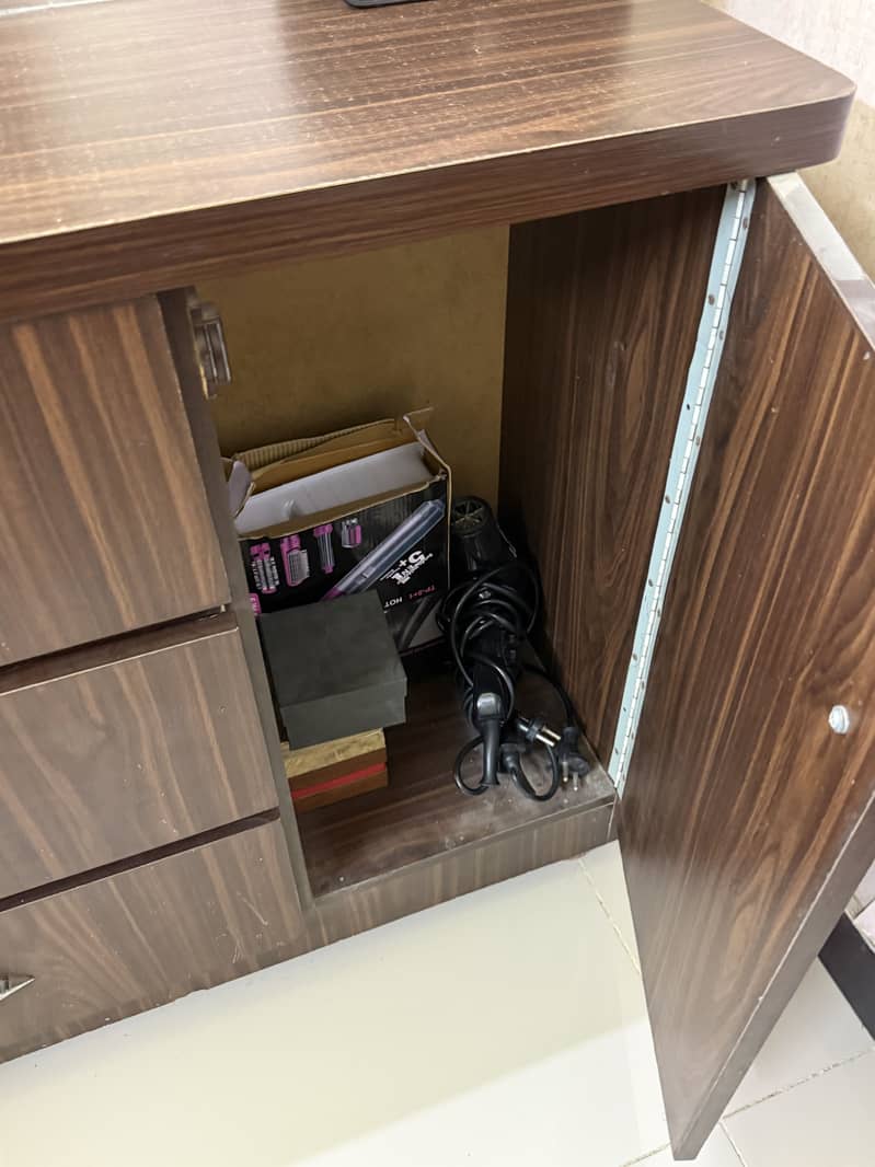Dressing table for sell 1