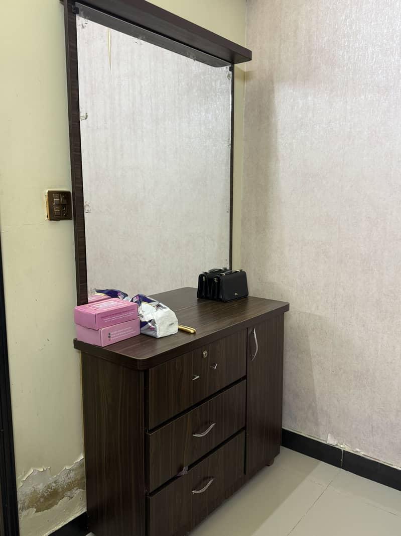 Dressing table for sell 4