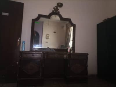 1 bed with to side tables and 1 dressing