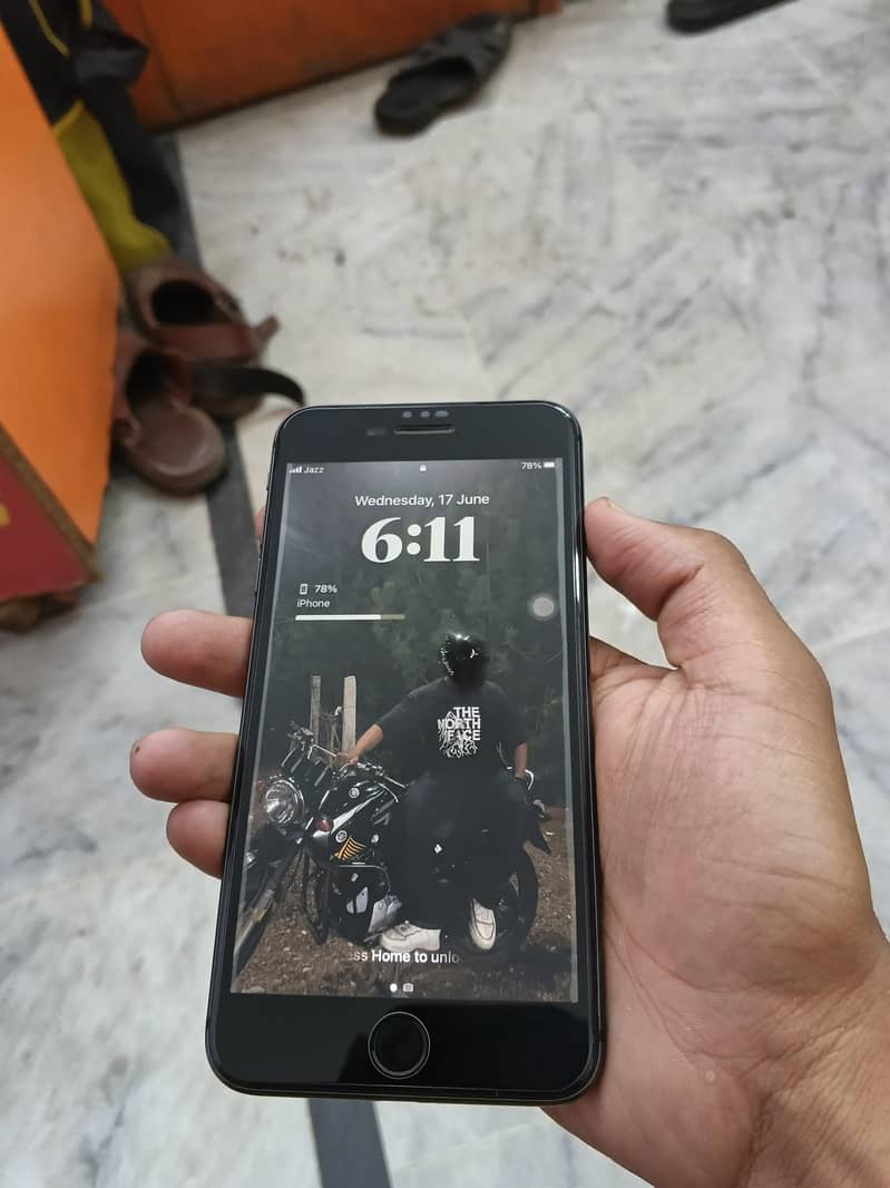 Apple iPhone 8 Plus 4
