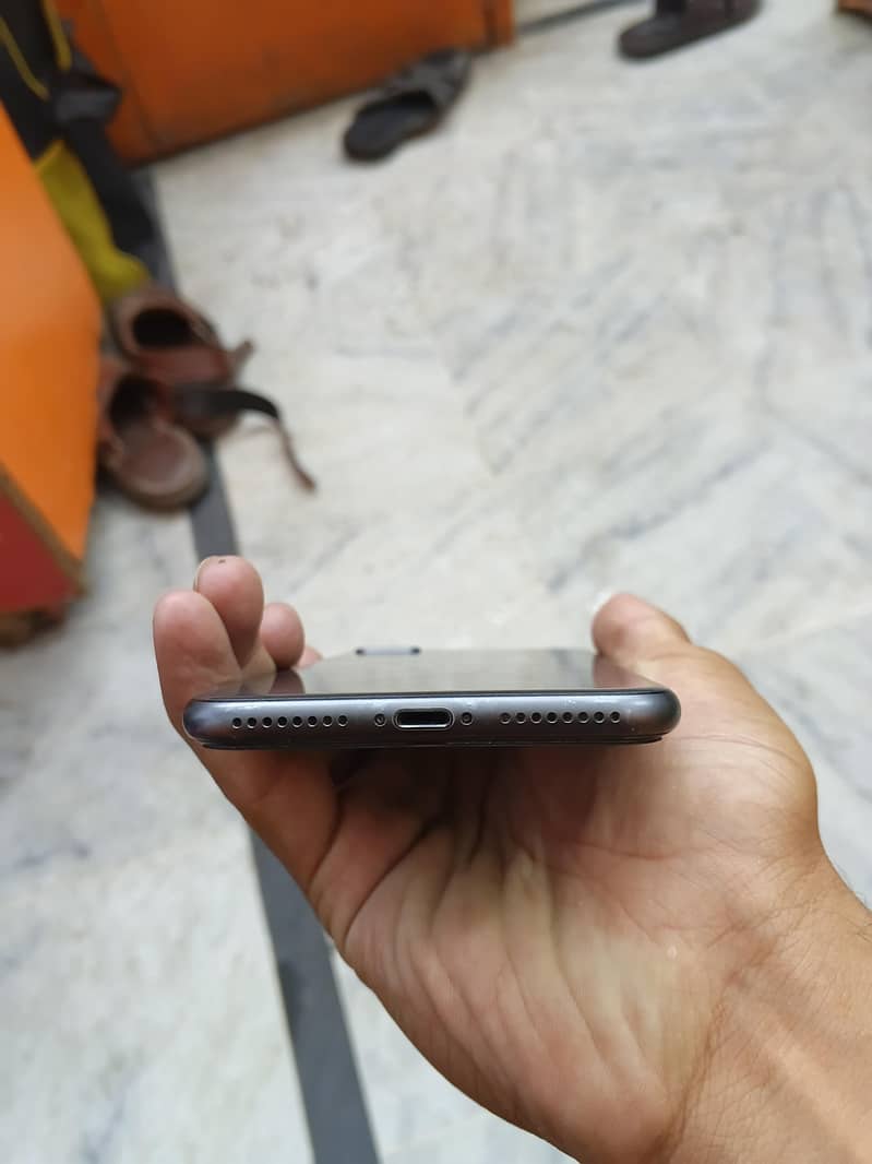 Apple iPhone 8 Plus 5