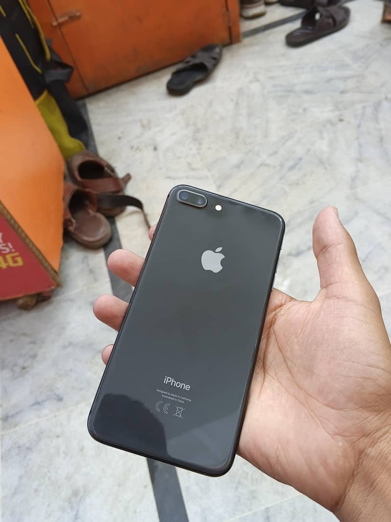 Apple iPhone 8 Plus 0