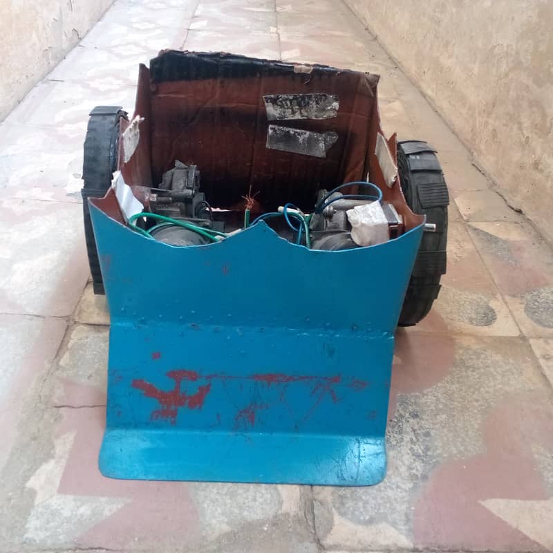 Sumo war robot 0