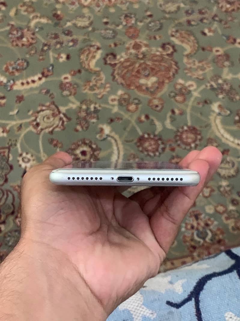 Apple iPhone 7 Plus 3