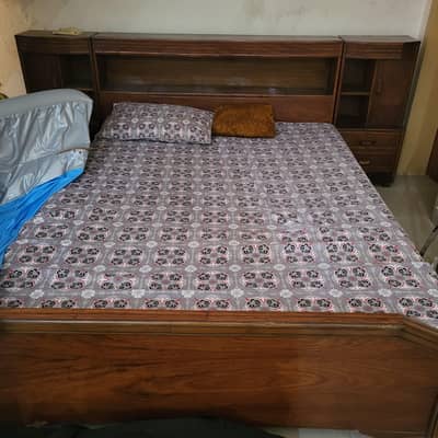 double bed with 2 side draws
