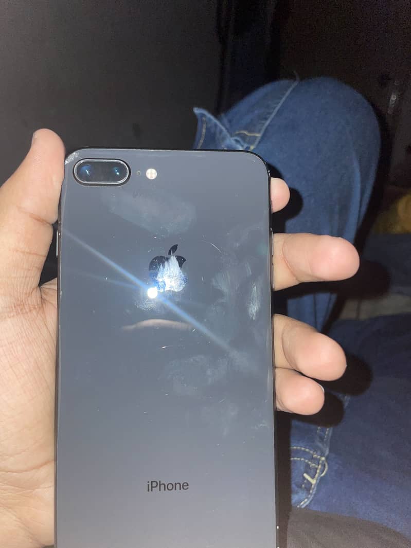 Apple iPhone 8 Plus 0