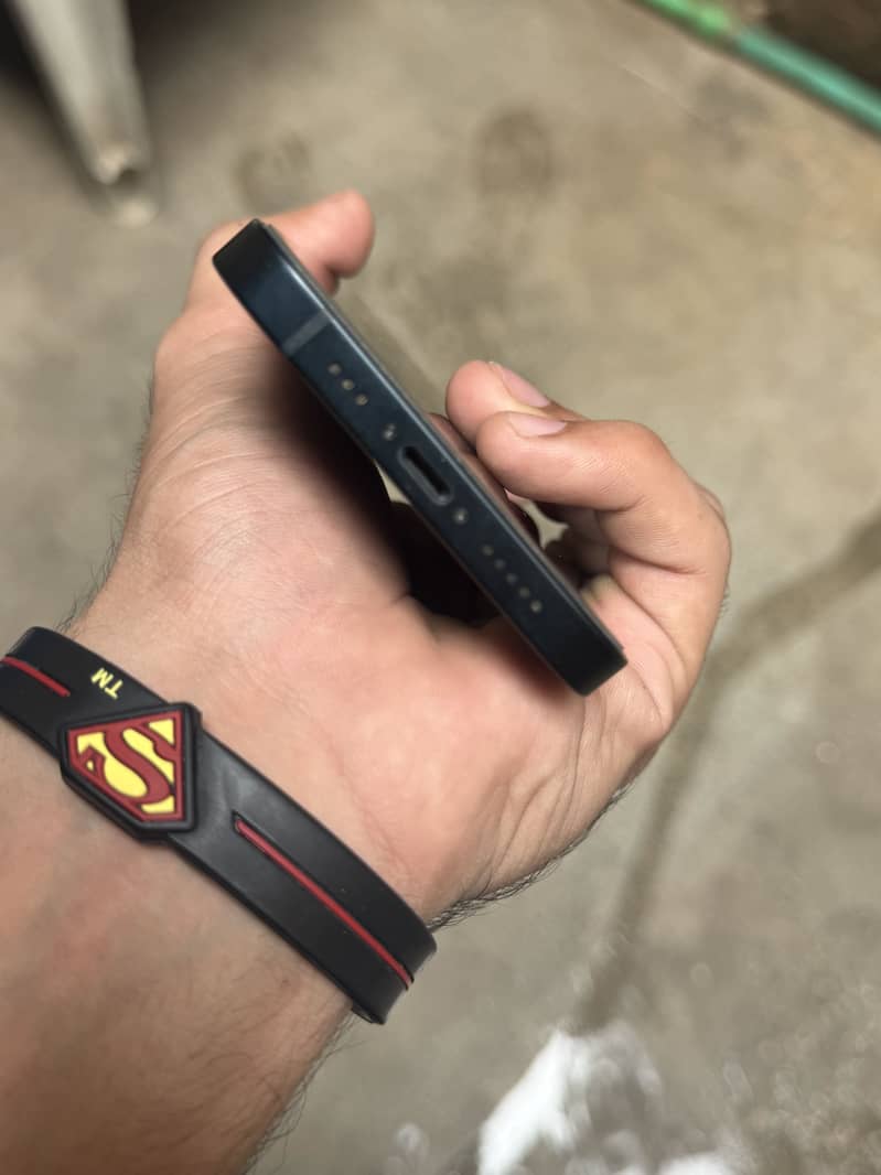 iPhone 13 0