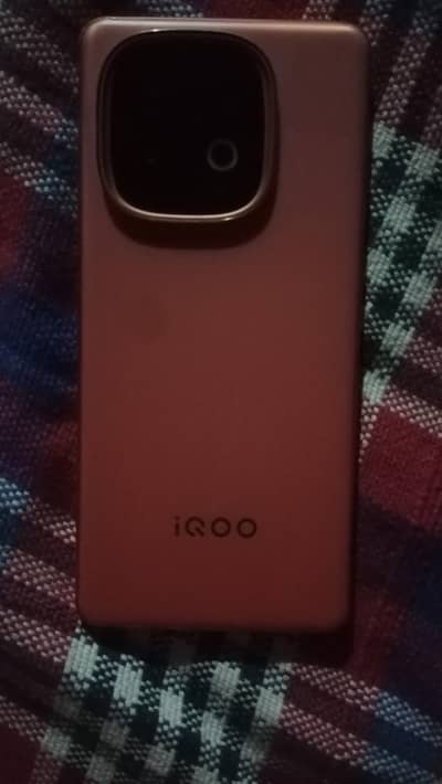 Vivo iQOO