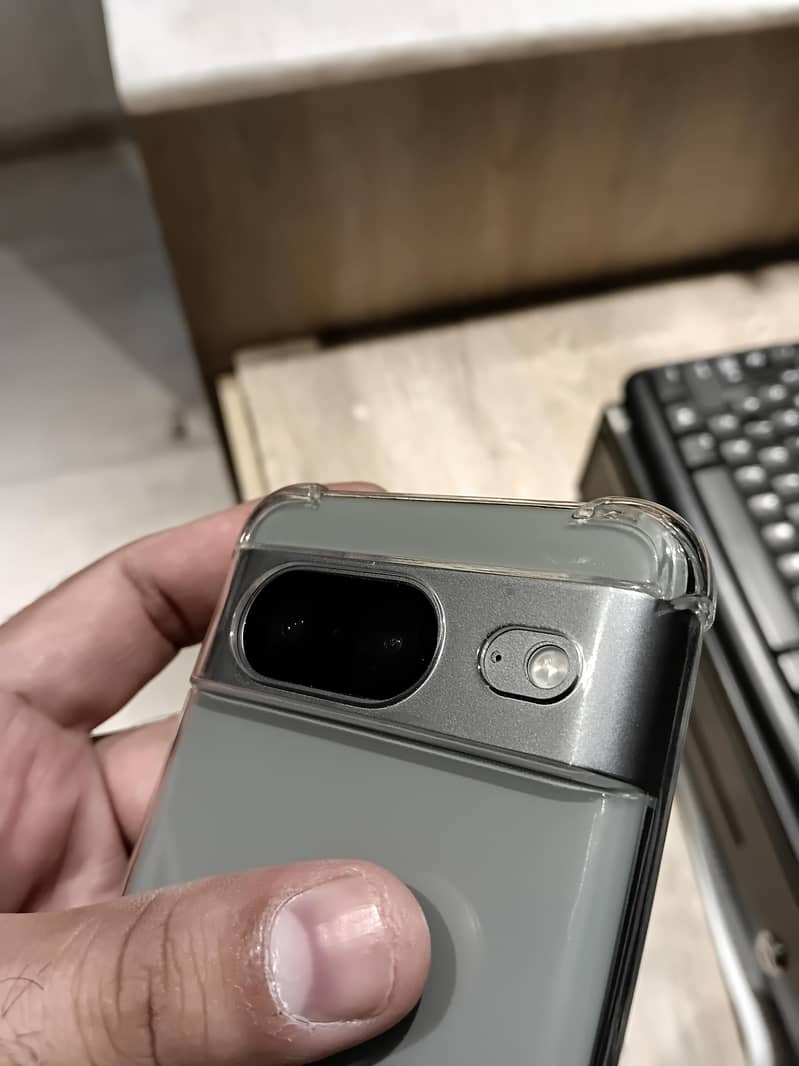 Google Pixel 8 4