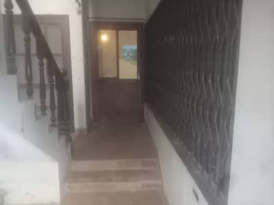 PECHS Block 6 Kashmir Road 1650 Sqft, 3 Bed Apartment for Sale.