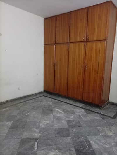 Iqbal Town 10 Marla Uper Marbled Separate Portion At Kamran Block