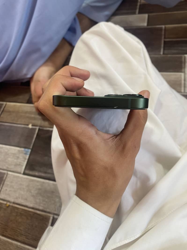 iPhone 13 0