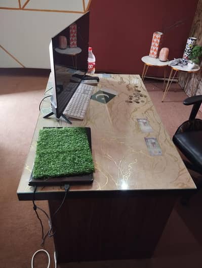 office table CEO table Used in good condition