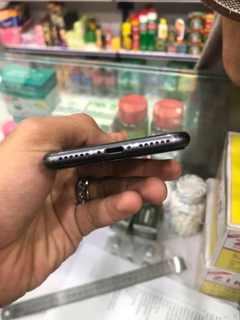 Apple iPhone 8 0