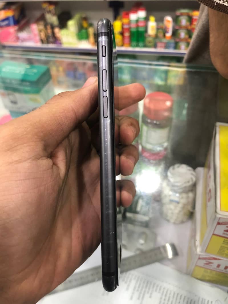Apple iPhone 8 5