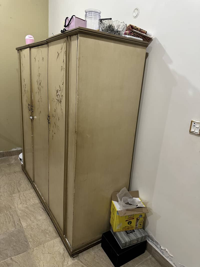 Wardrobe 0