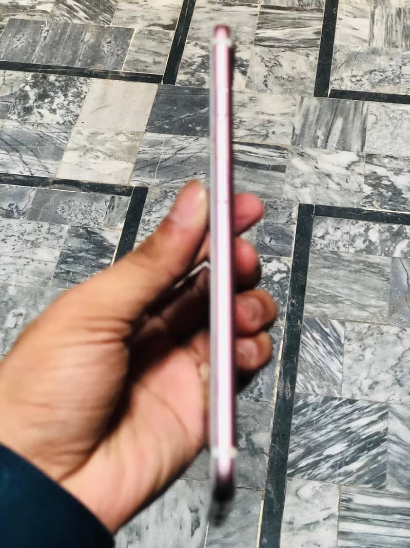 Apple iPhone 7 Plus 2